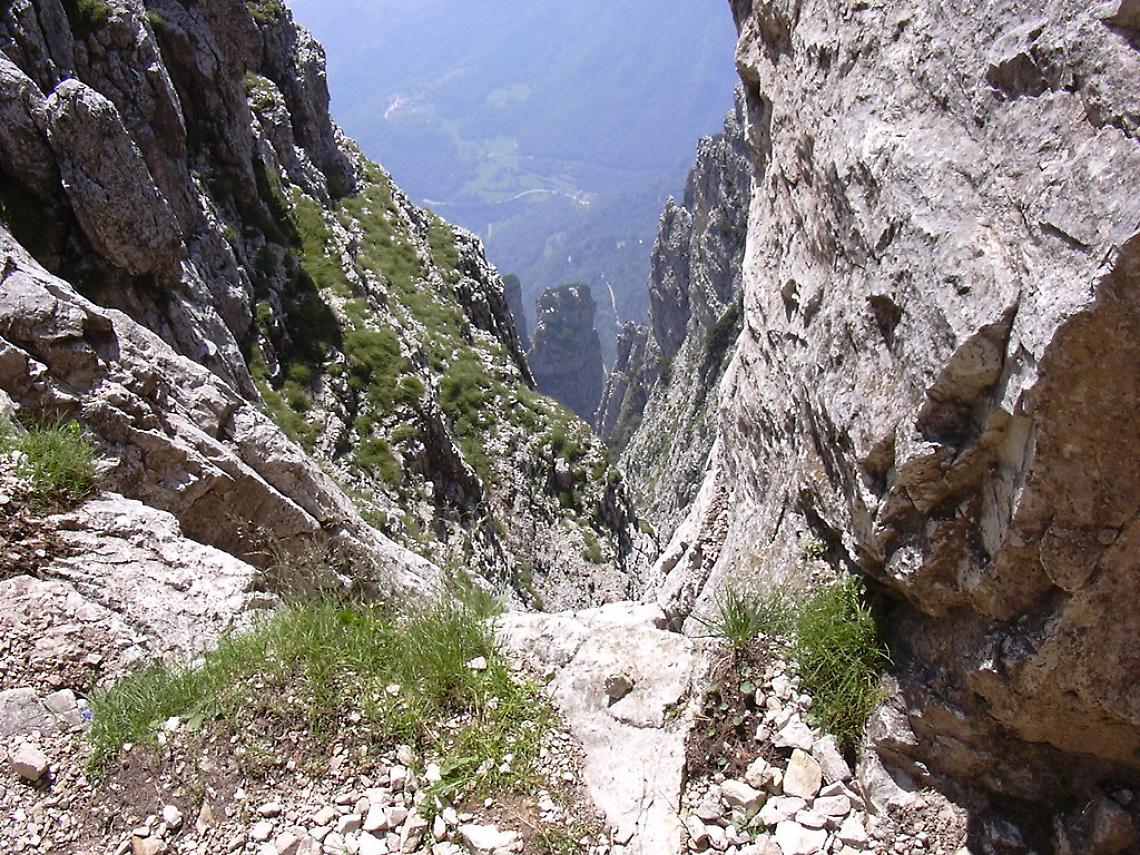 Frana sulla strada del Pasubio: chiuso il collegamento tra Veneto e Trentino