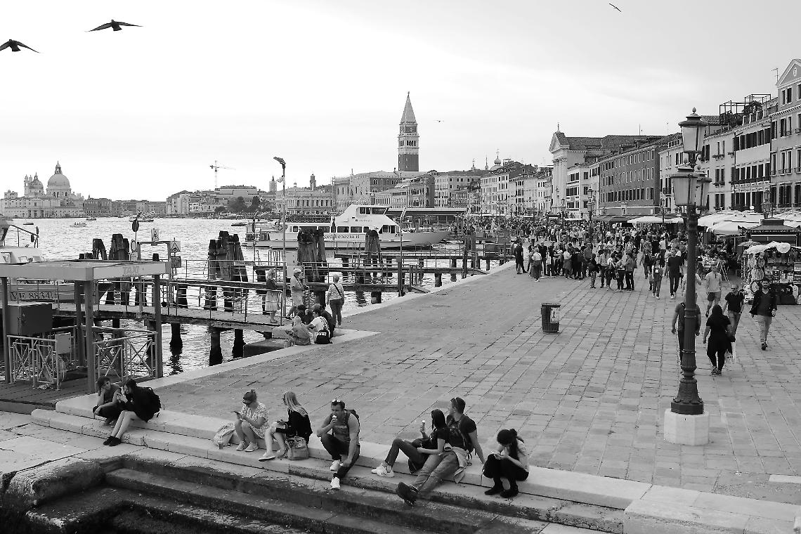 Venezia: Ponte di Ognissanti tra Sold Out e Atmosfera Estiva