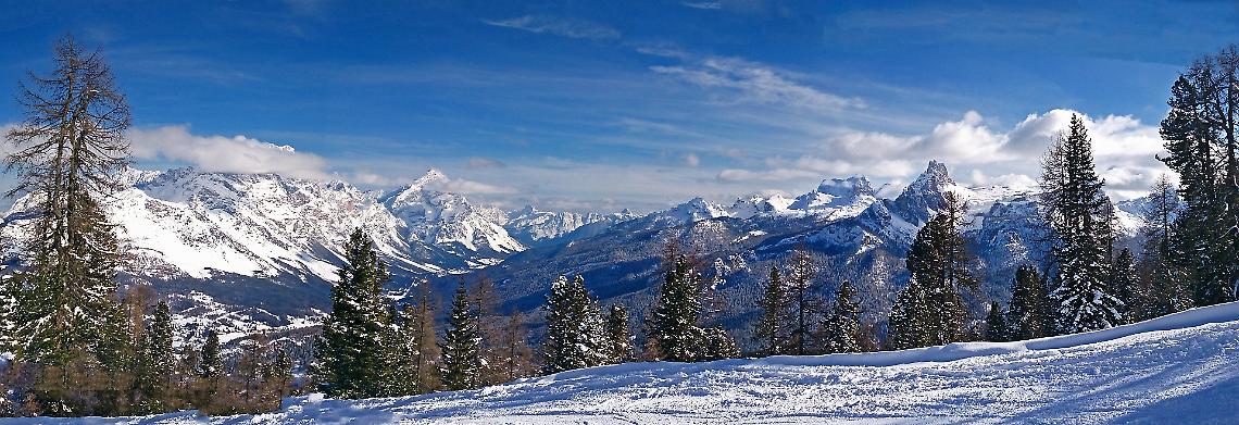 Cortina d'Ampezzo: la stagione sciistica slitta, ma i turisti affollano le Dolomiti in autunno
