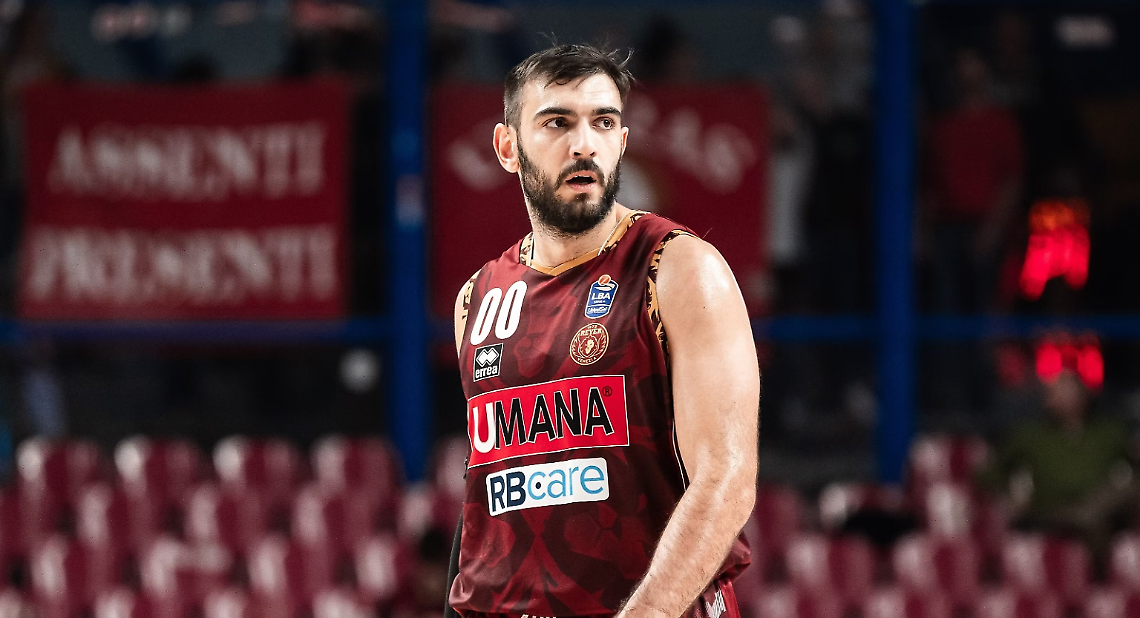 "Taglia il tuo mantello": la solidarietà dell’Umana Reyer Venezia a favore dei senza dimora