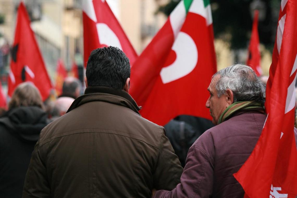 Feltre, protesta dei lavoratori: in piazza per salvare 115 posti alla Hydro