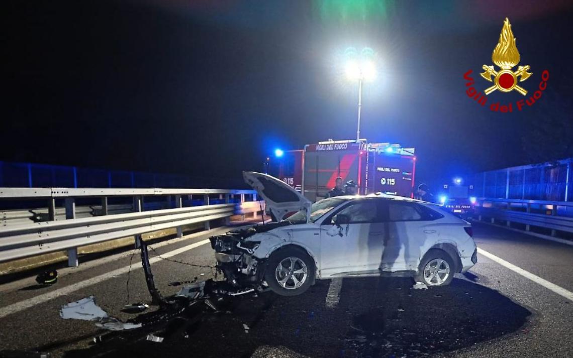 Auto contro ruota persa da camion: illesa la conducente sull’A31