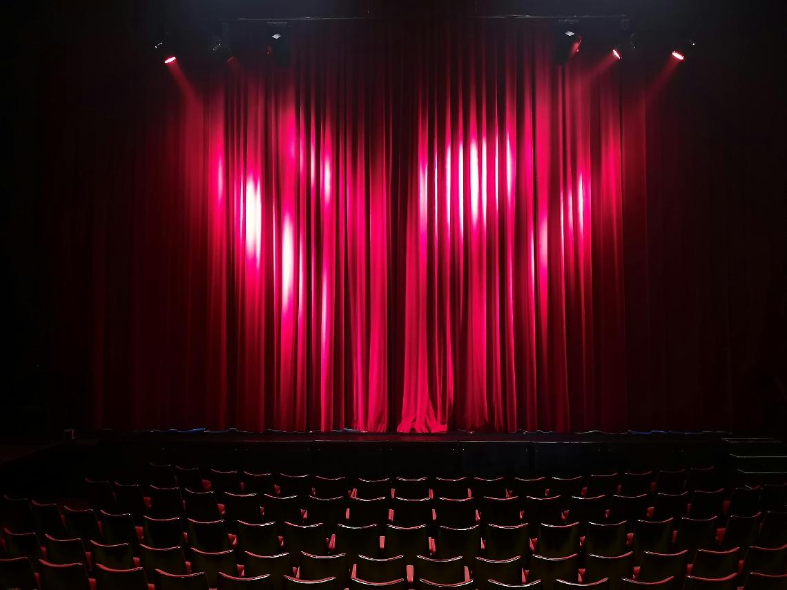 "Il Dio dell'Acqua": Un Viaggio Teatrale tra Metamorfosi e Consapevolezza a Verona