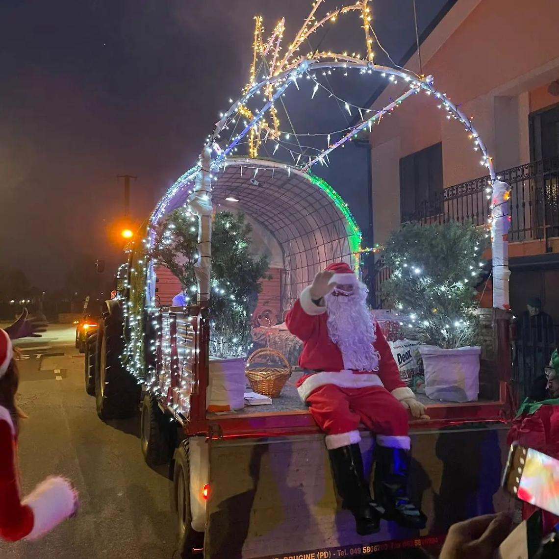 Babbo Natale in moto e in slitta