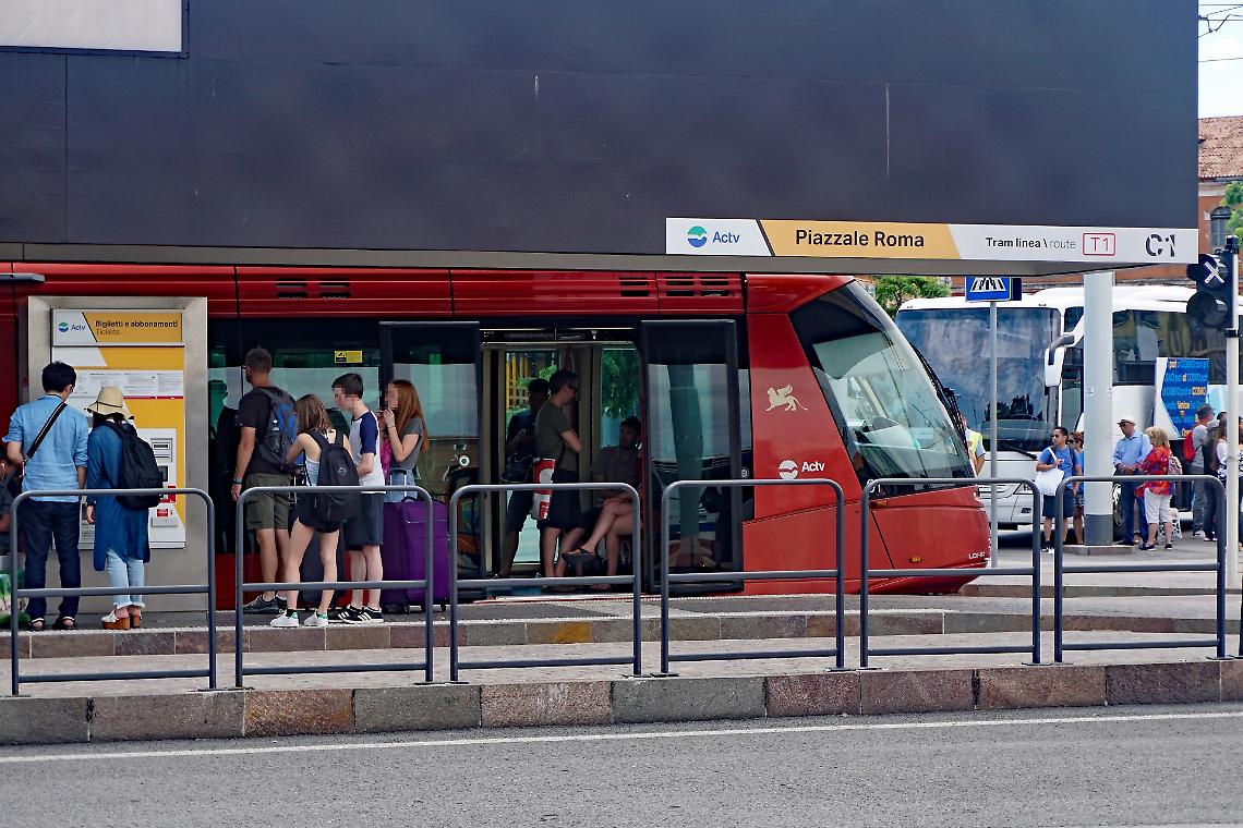 Venezia: Il Tram Resterà Fermo fino a Febbraio 2025 per Lavori di Riparazione