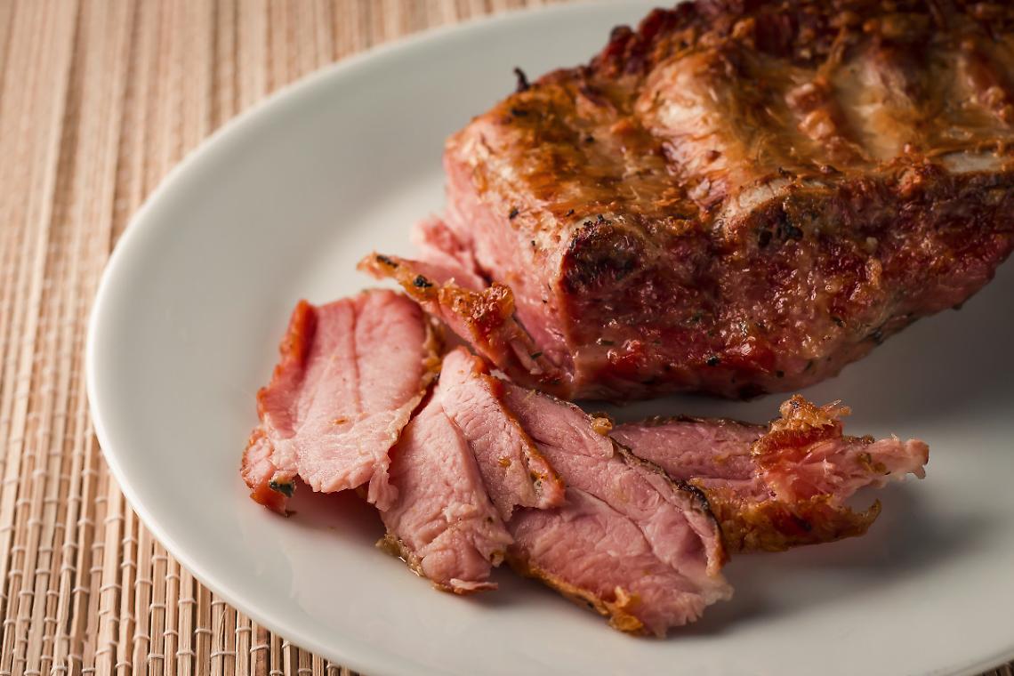 I Sapori della Carne: Un Viaggio Natalizio alla Trattoria dall'Oste