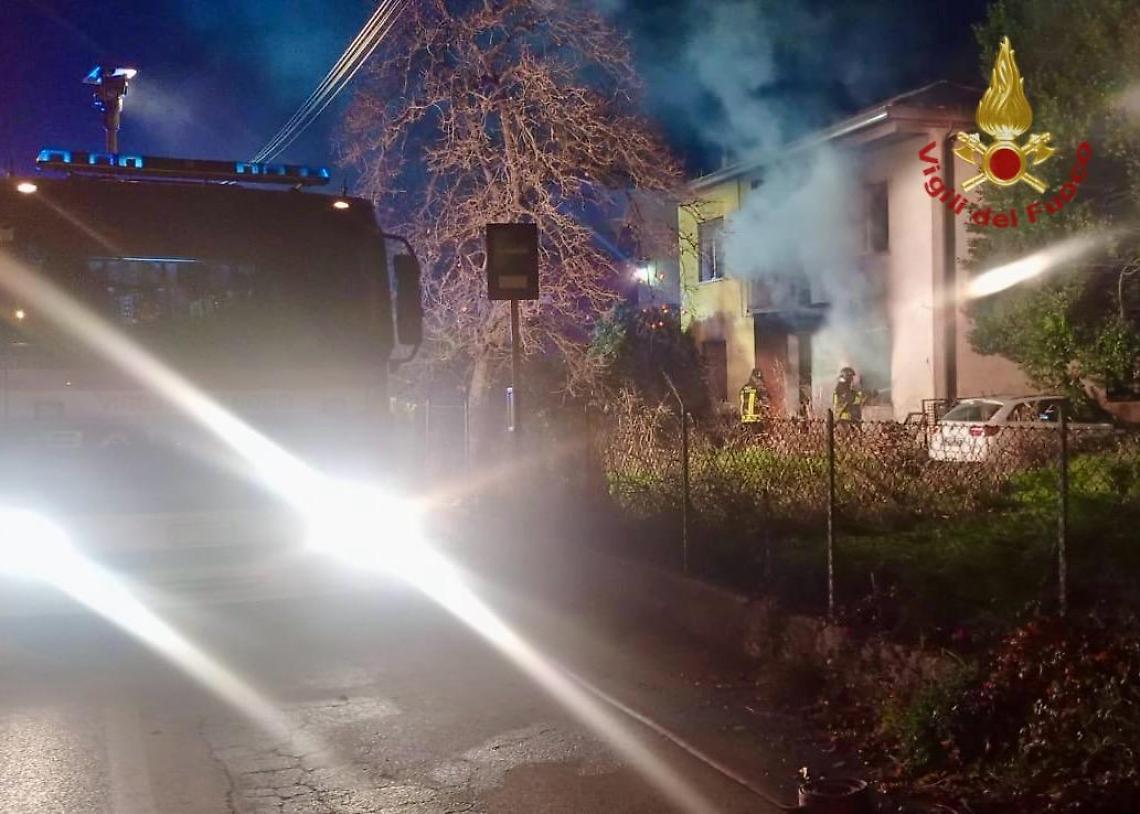 Incendio in abitazione a Giavera del Montello, uomo intossicato