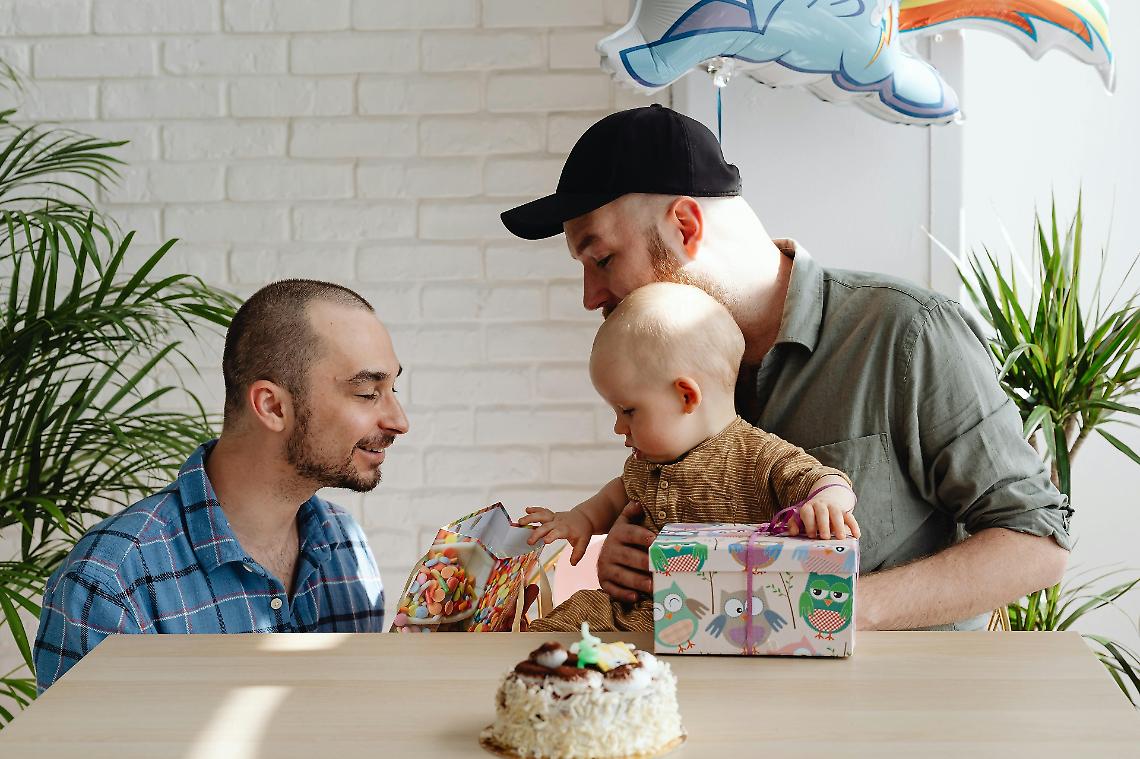 Rientrano in Italia i due papà veneti bloccati in Argentina dopo la maternità surrogata