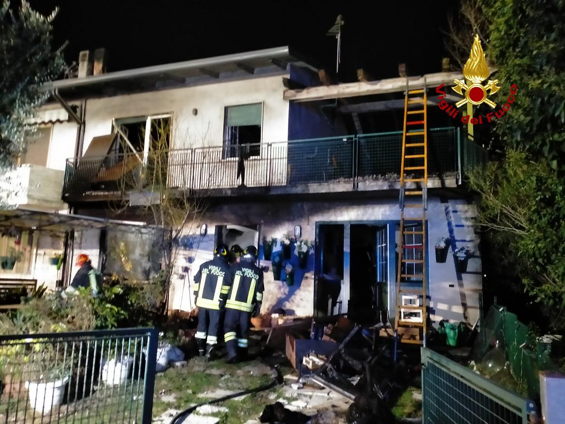 Incendio in una bifamiliare a Montecchio Precalcino: un cane deceduto, nessun ferito tra gli abitanti