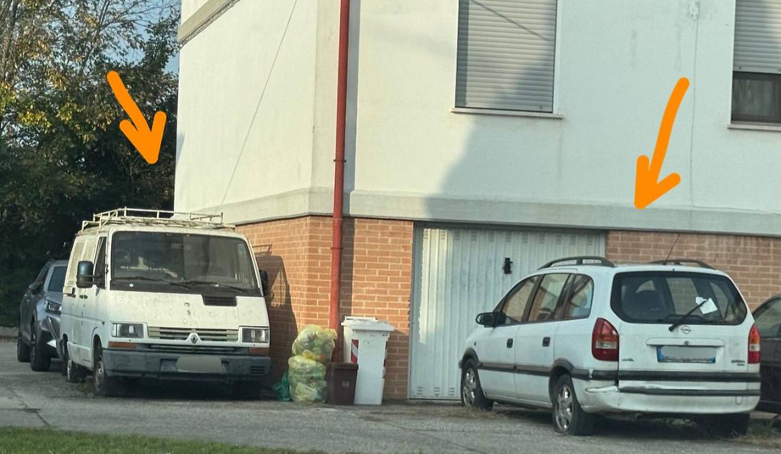 Veicoli abbandonati ad Adria: degrado urbano e rischi ambientali