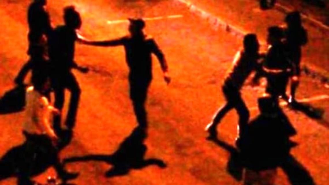 Tensione a Treviso: risse su strada coinvolgono famiglie e giovani, indagini in corso per identificare i responsabili