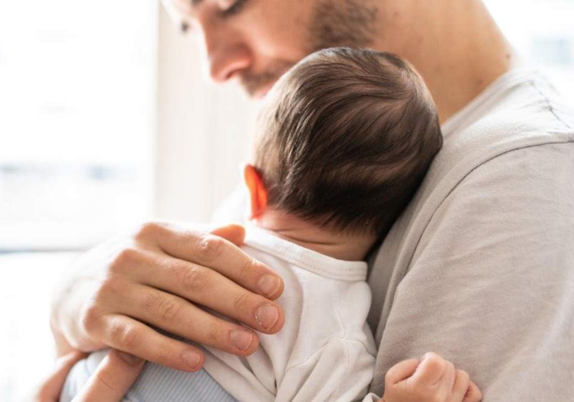 Famiglia, il Governo boccia il congedo paritario per entrambi i genitori