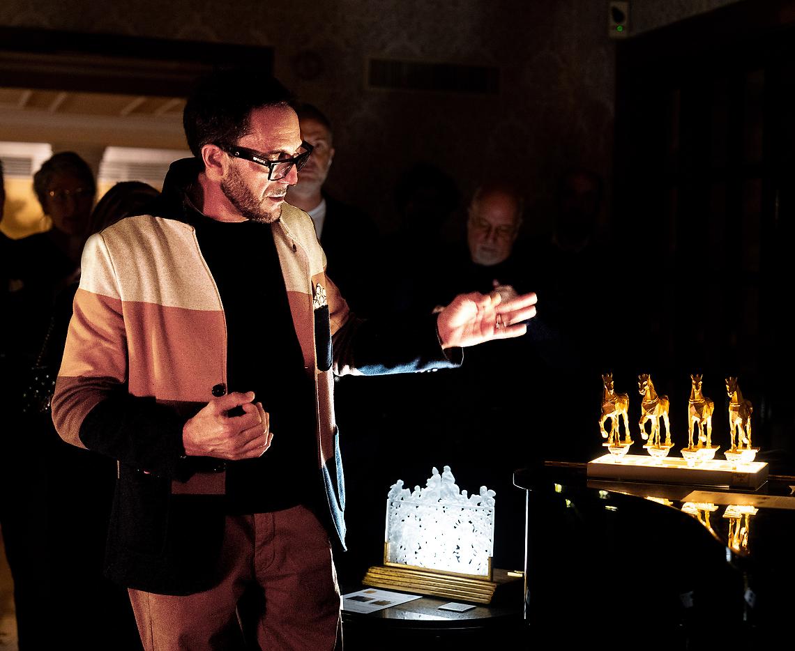 "Gold is God": l'arte di Michele Dal Bon tra luce e oro a Venezia
