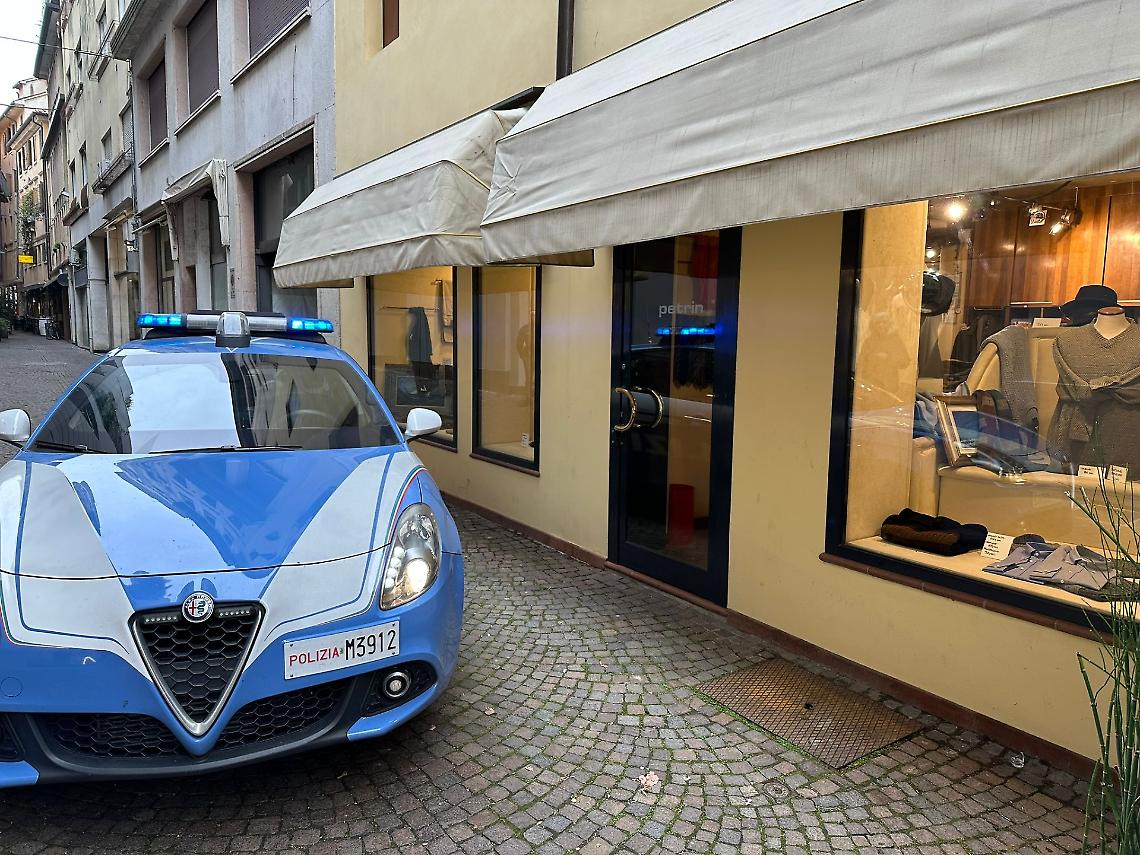 Treviso, rapina in negozio: arresti domiciliari per una delle responsabili