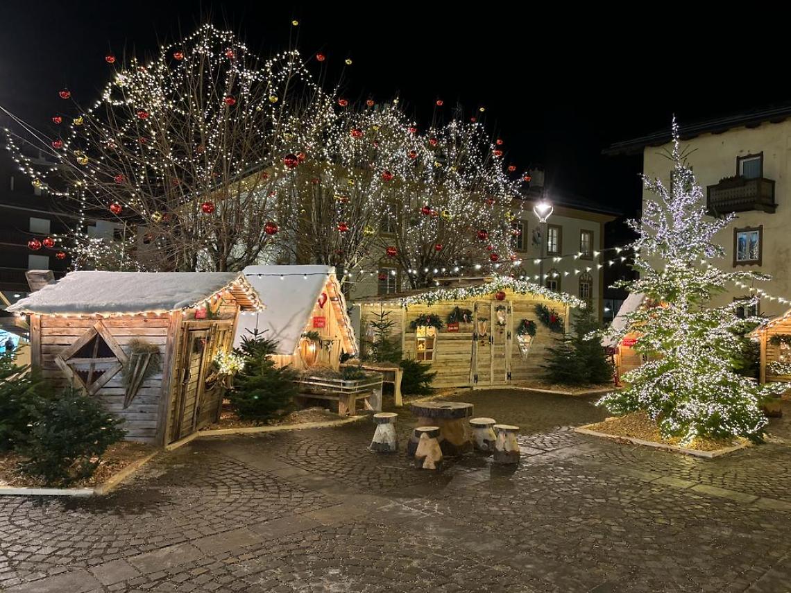 A Cortina, il 21 dicembre inaugura il Villaggio di Babbo Natale: divertimento per grandi e piccini