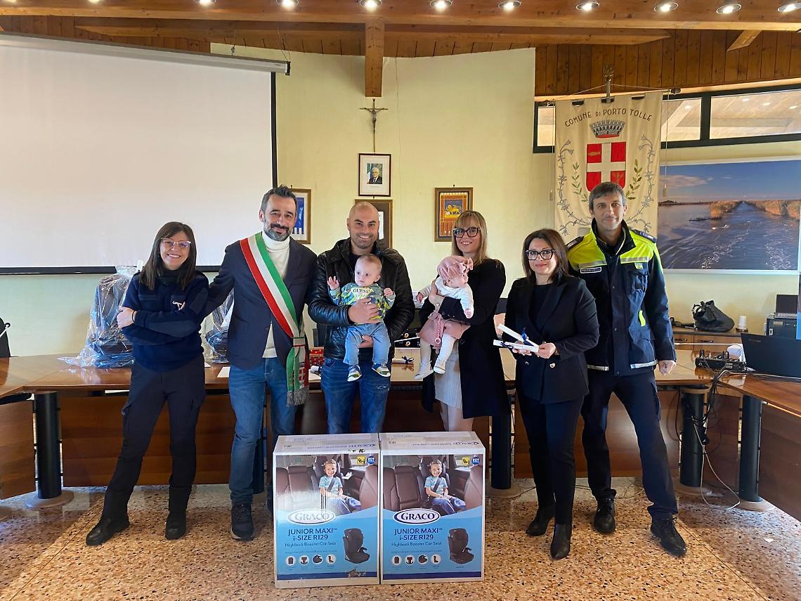 Porto Tolle celebra i nuovi nati e valorizza i laureati: un ponte tra generazioni