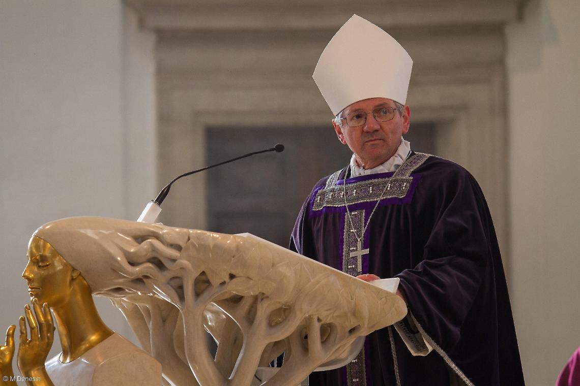 Gli auguri di Natale del Vescovo Claudio: un invito alla speranza e alla testimonianza cristiana