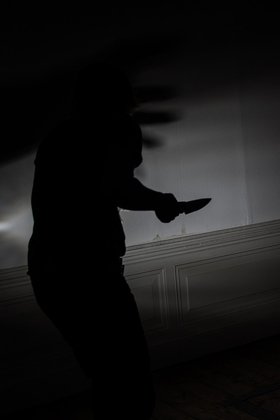 Aggredito a colpi di pugni e coltello mentre torna a casa: paura per un 18enne a Maser