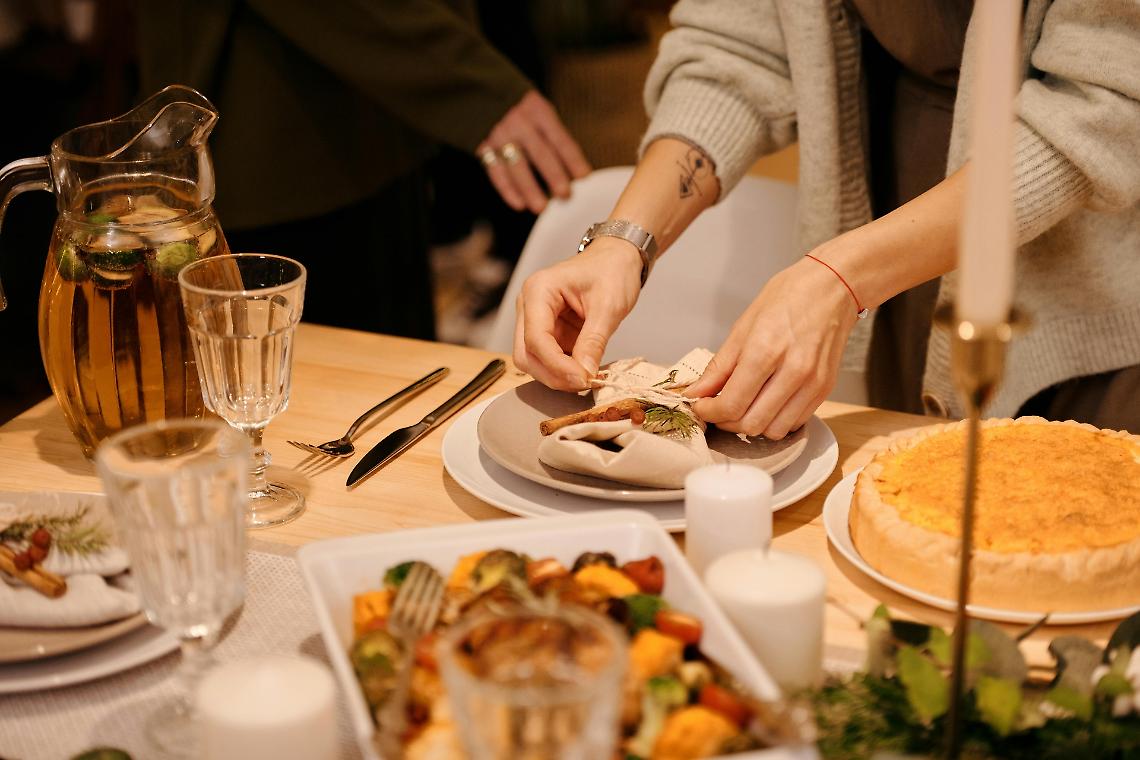 Come Evitare Sprechi e Rischi Alimentari Durante le Festività: Consigli Pratici e Sicuri