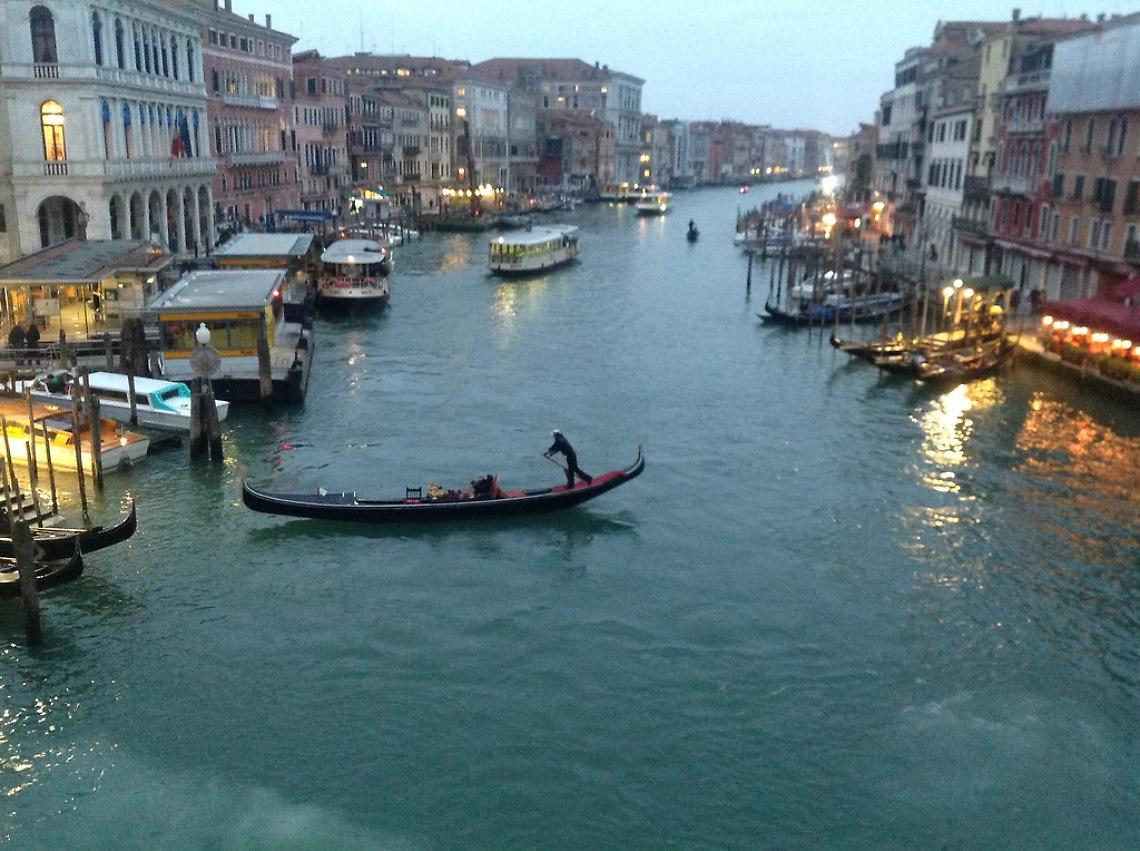 La Gondola d'Oro: Un Capolavoro di Lusso e Tradizione a Venezia