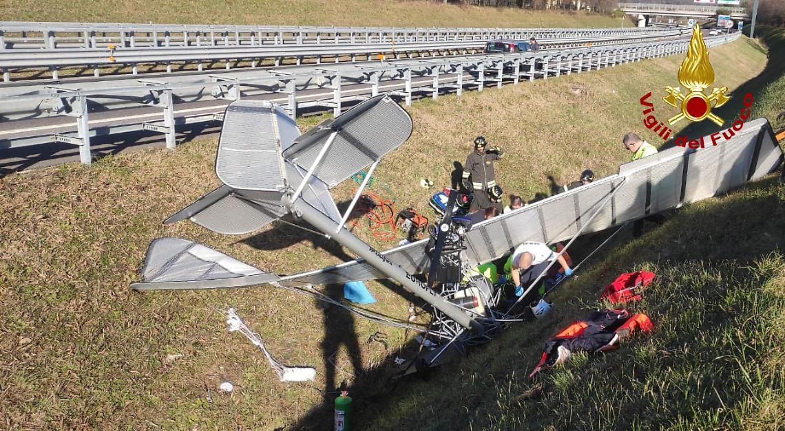 Ultraleggero precipita vicino all’autostrada A31: pilota in condizioni critiche