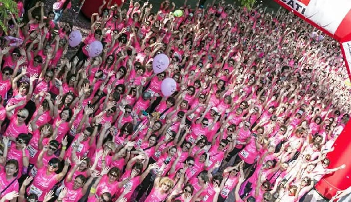 “Corsa Rosa”: record di partecipanti e solidarietà, la Uisp dona 1.000 euro al Centro Antiviolenza di Venezia