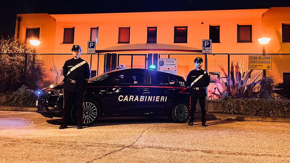 Cadoneghe: uomo con pistola e distintivo falso denunciato dai Carabinieri