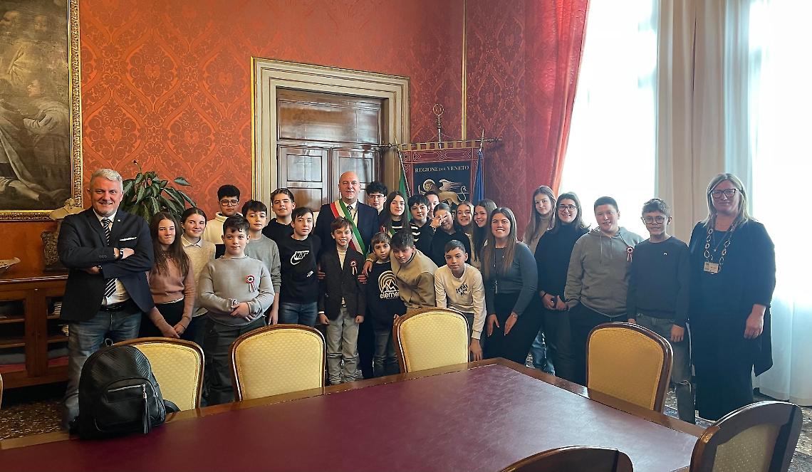 Centenaro con i ragazzi del Camposampierese