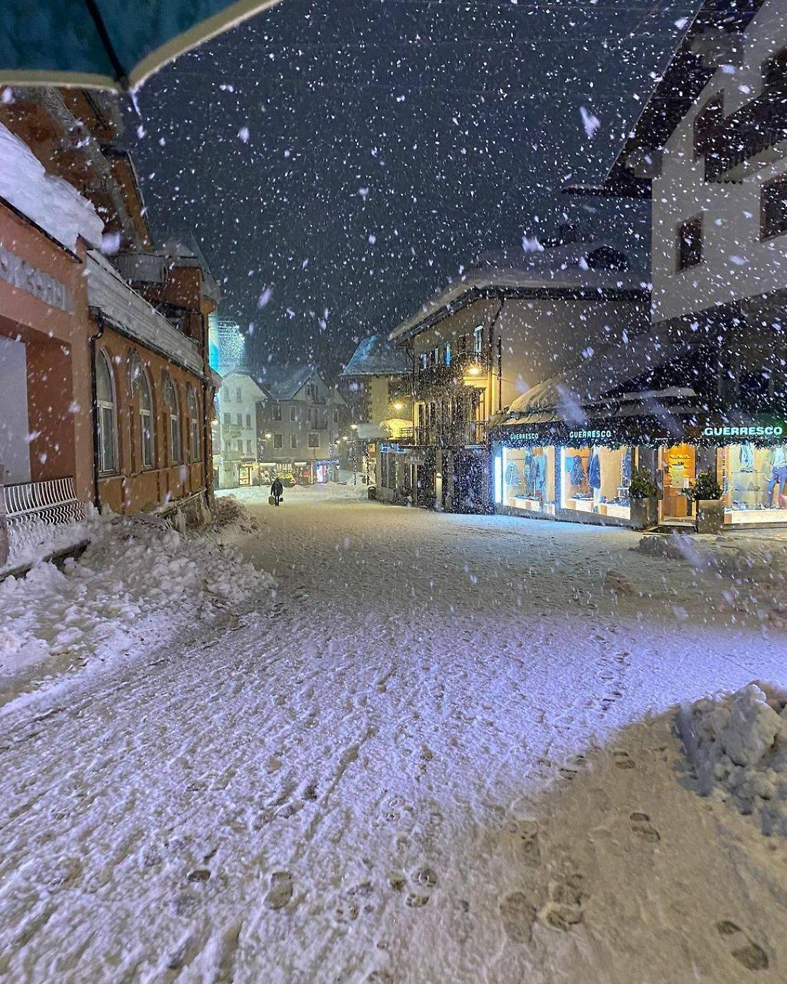 -1 all&rsquo;apertura dei Giochi Olimpici: neve su Cortina, oltre mezzo metro sulle Tofane