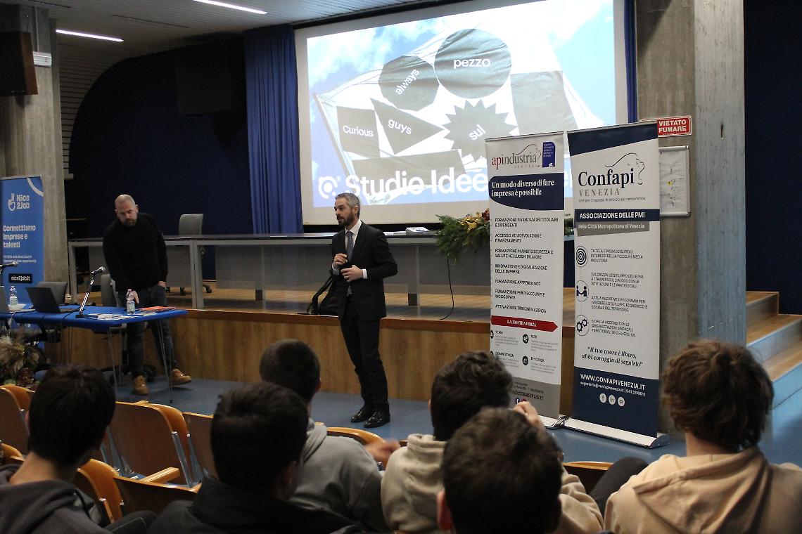 Il direttore Zanon all'apertura dell'incontro