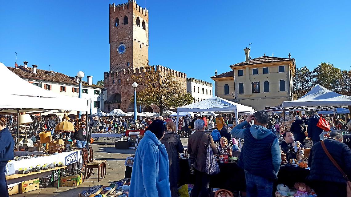 Storia, collezionismo e sapori: Noale si anima con MercatiNoale