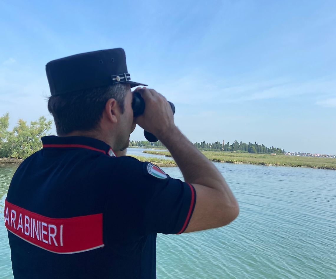 Carabinieri in azione in laguna