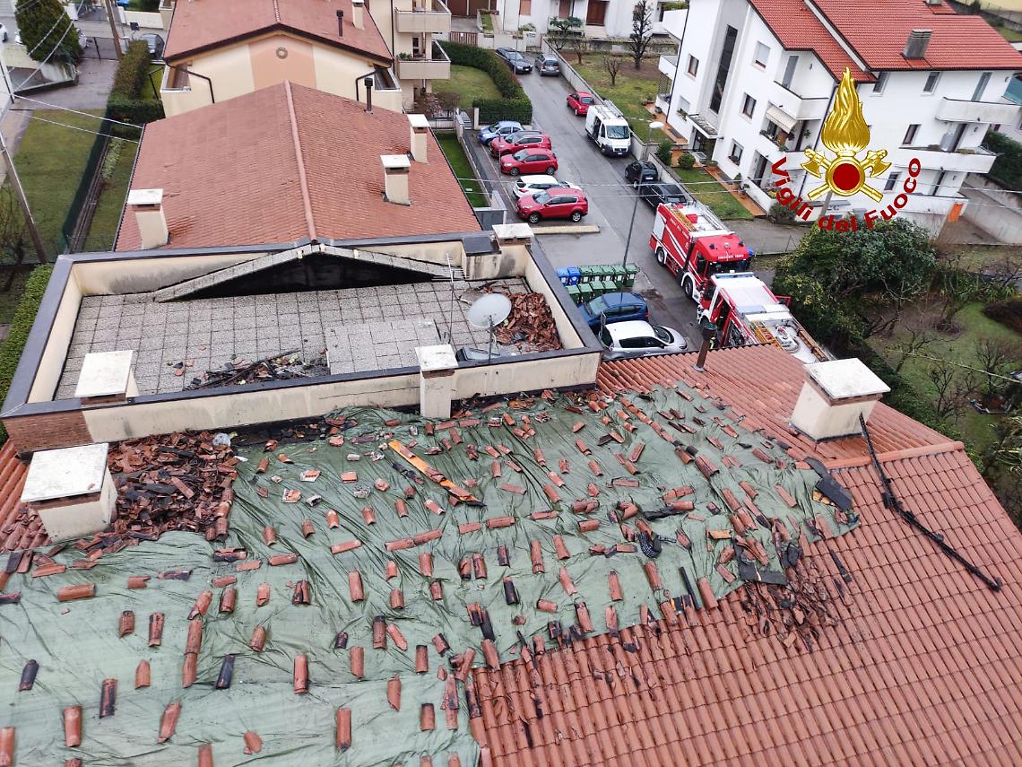 Bassano del Grappa, in fiamme due appartamenti mansardati e il tetto
