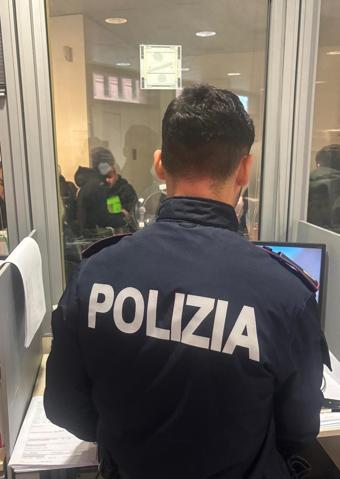  Si presenta in Questura per il permesso di soggiorno, ma viene arrestato: era ricercato per traffico di droga