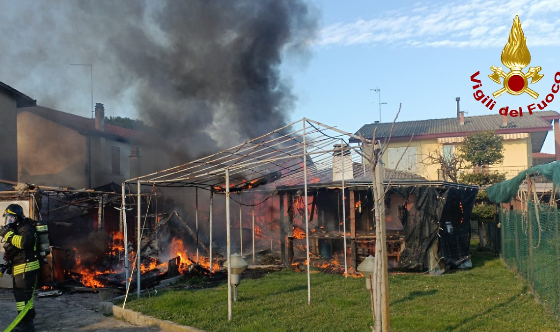 Incendio a Spinea: nessun ferito, situazione sotto controllo grazie all'intervento tempestivo dei vigili del fuoco