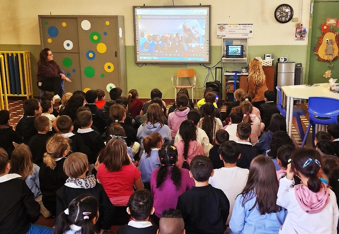 Bottrighe, un momento del collegamento video tra le due scuole