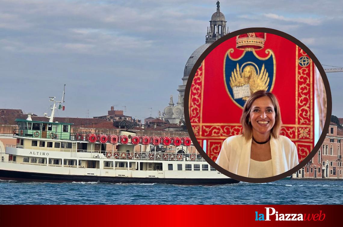 Venezia, traghetti da parada intasati dai turisti: «Occorre rimuoverli da Google Maps»
