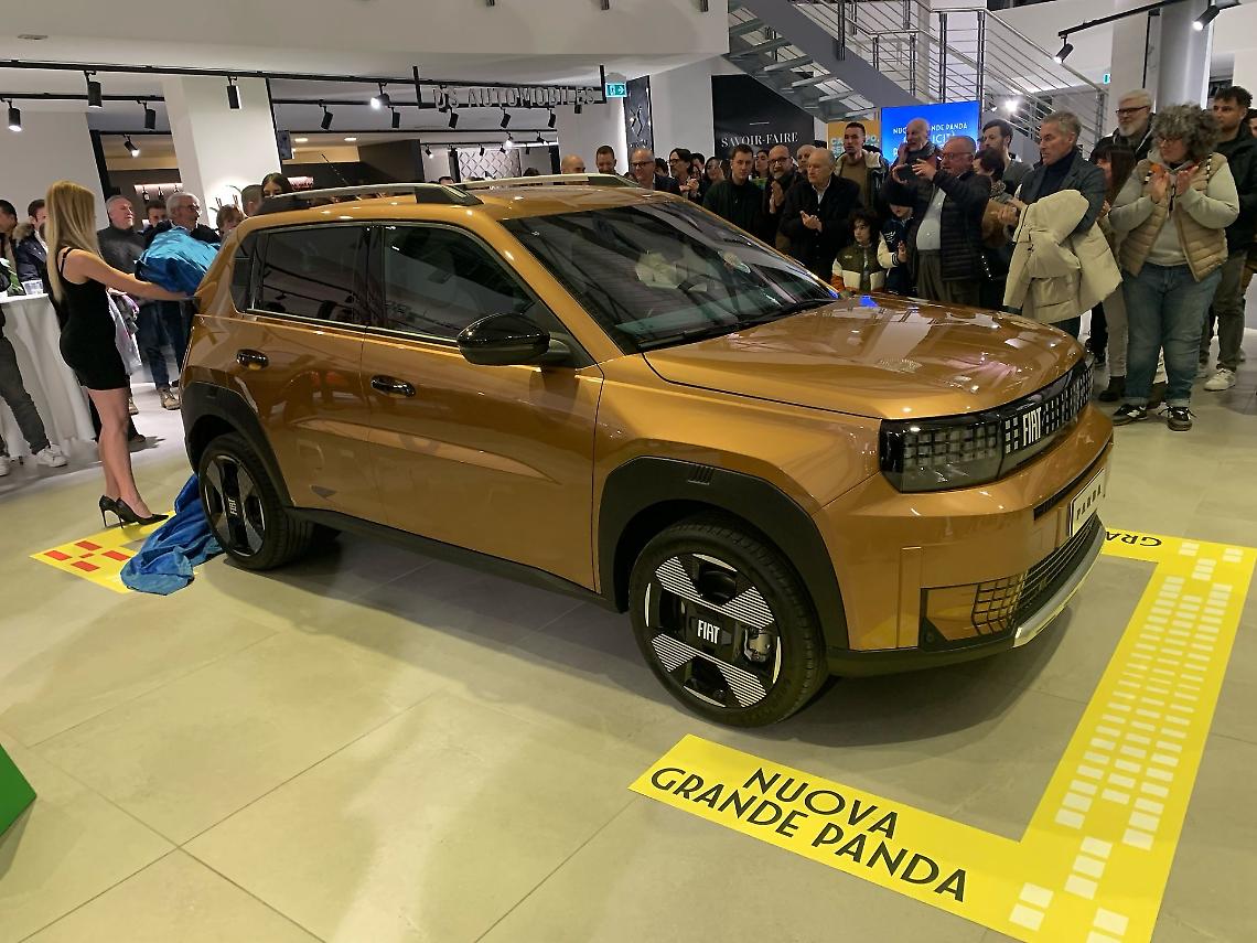 La nuova grande Panda svela il suo look al Salone di Campello Motors a Mestre