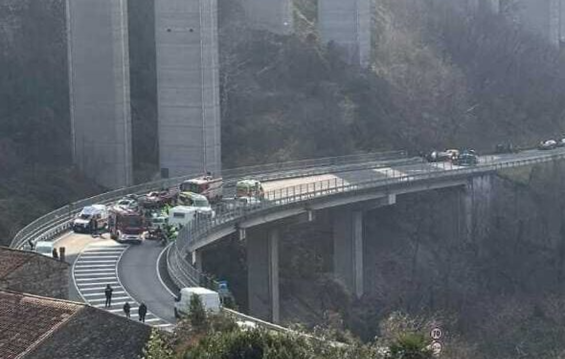 Tragedia sul Fadalto: incidente mortale coinvolge tre veicoli, una bimba di 4 anni perde la vita