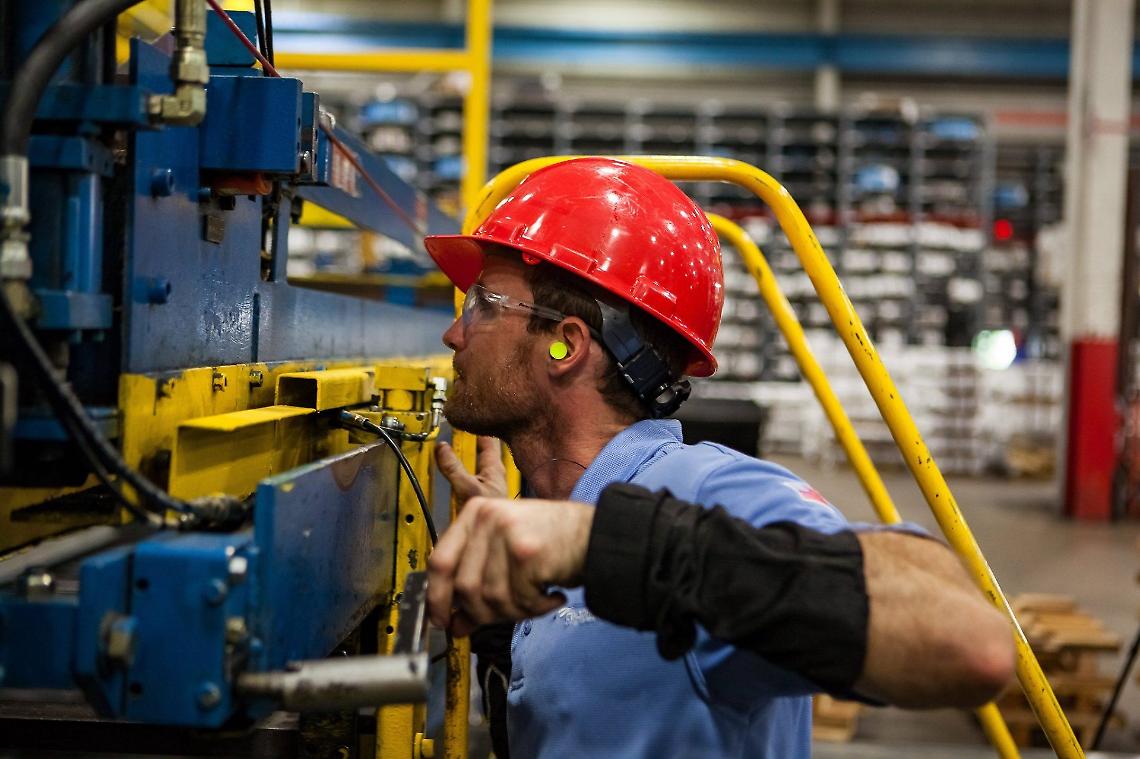 Operaio colpito da scarica elettrica da 20.000 volt: condizioni gravi