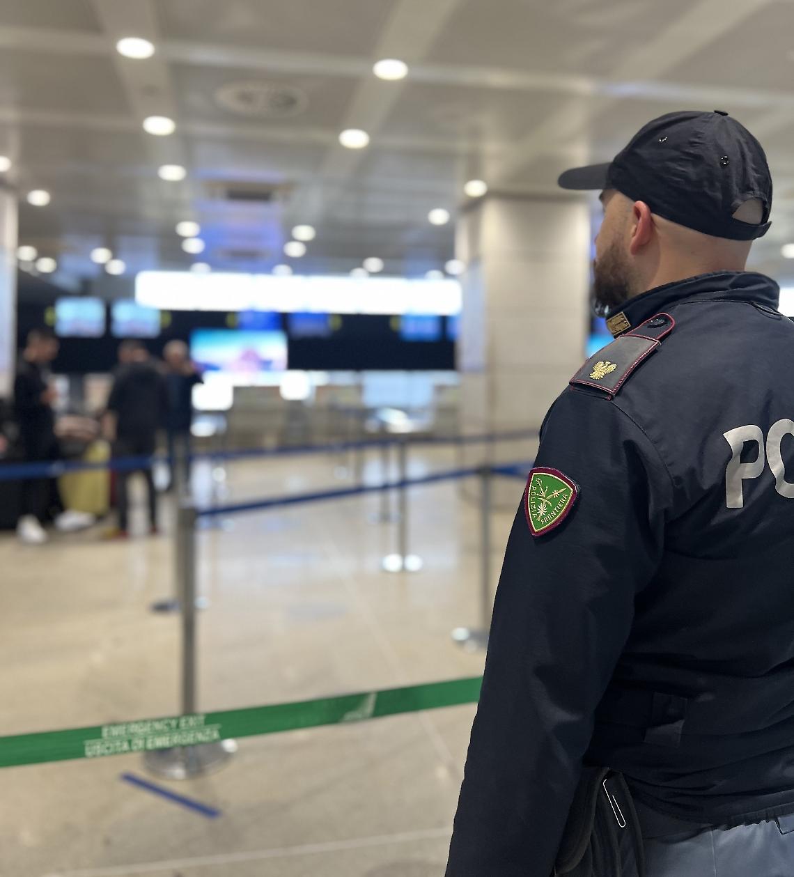 Cinque arresti all’aeroporto di Venezia per passaporti falsi: controlli serrati in pieno Ferragosto