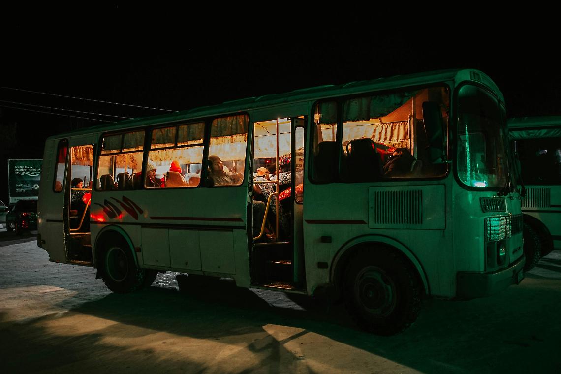 Suite del degrado a Vicenza: autobus abbandonato trasformato in discarica e dormitorio