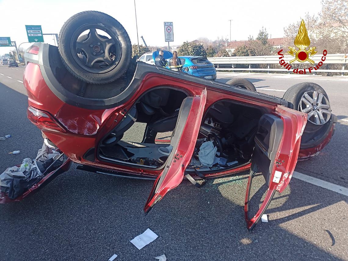 Incidente sull'A4 tra San Donà e Meolo:  tre camion coinvolti in un tamponamento