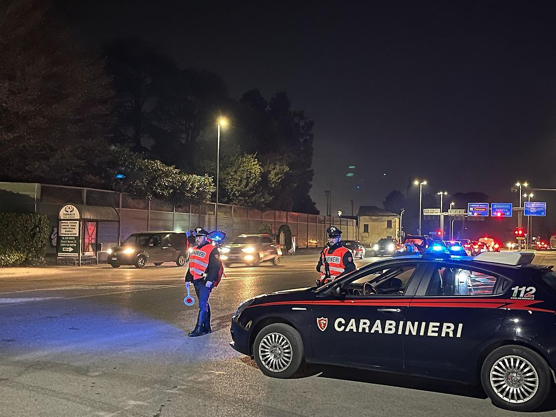 Controlli Straordinari dei Carabinieri a Cittadella: 56 persone identificate e 27 veicoli fermati