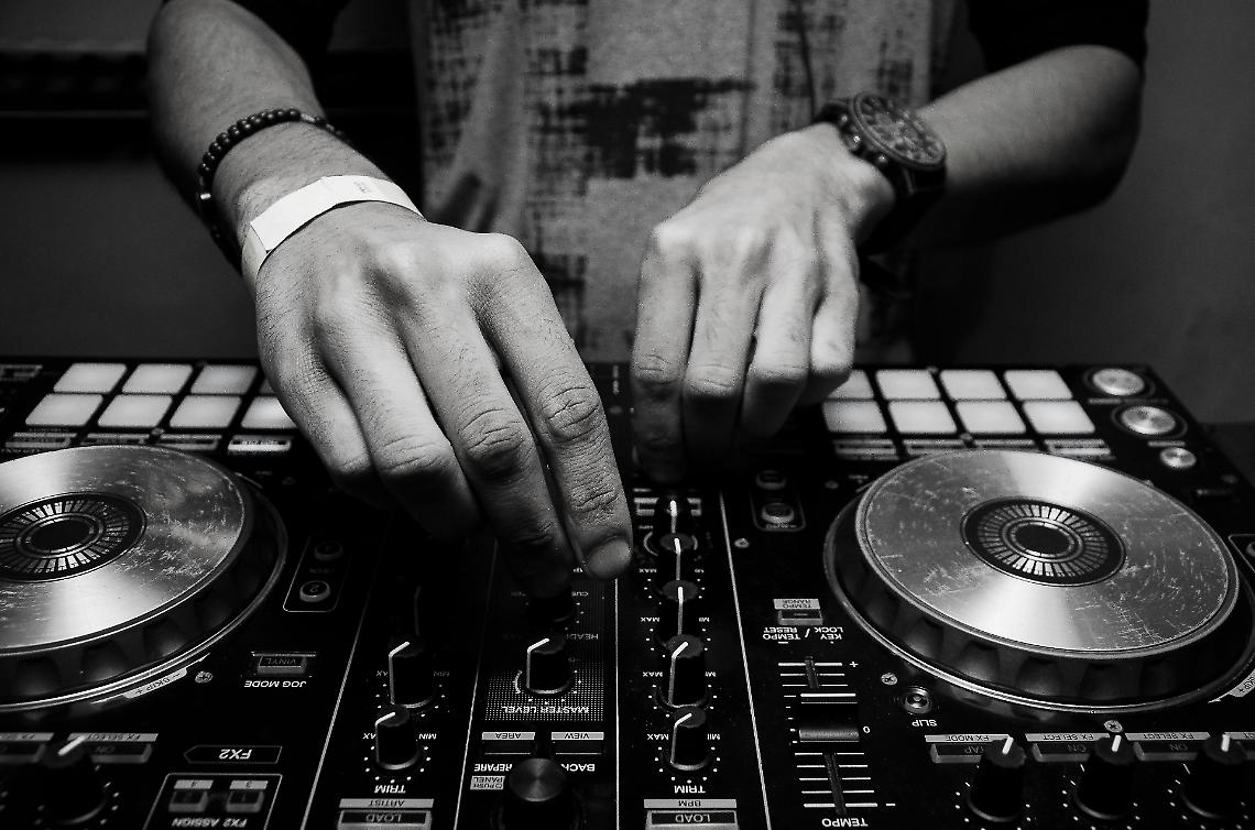 Cortina: Dj Albertino scalda la Festa della Donna a Chalet Tofane