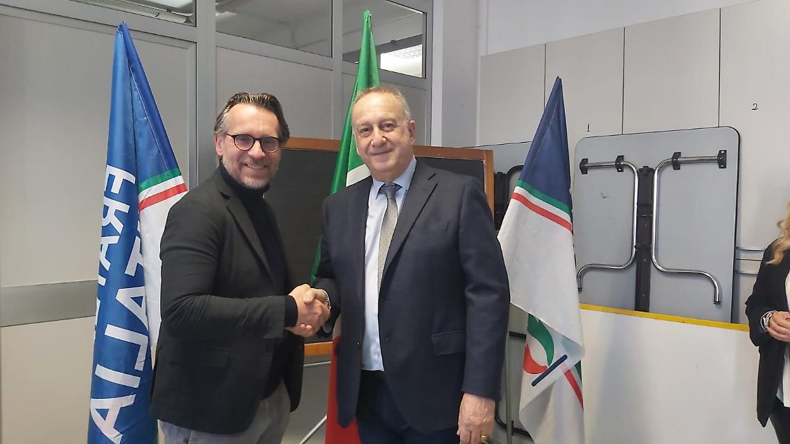 DOLO - DEI ROSSI A SINISTRA NELLA FOTO 