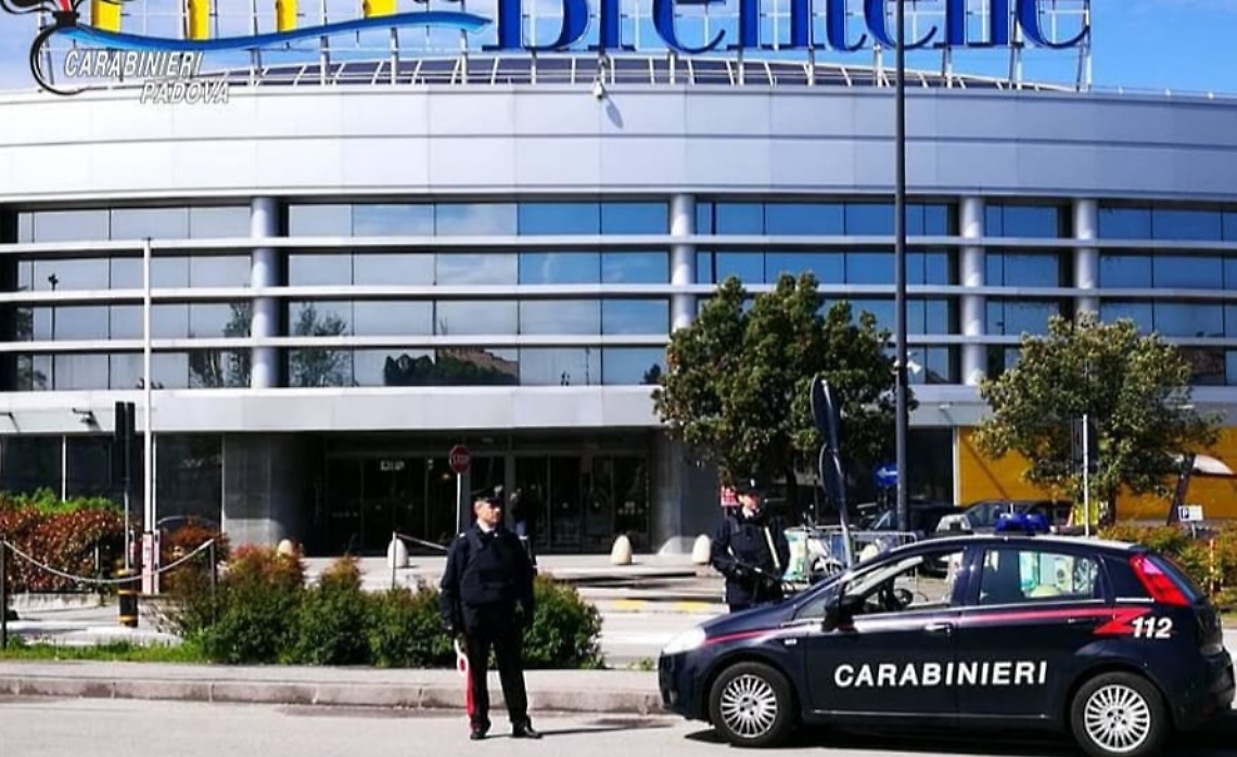 Rubano: tenta il furto di scarpe in un negozio, denunciato un 30enne