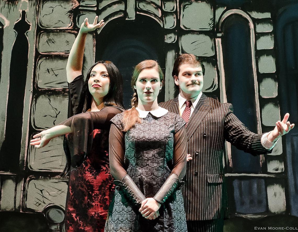Cortina, la Famiglia Addams torna in scena: risate e mistero all’Alexander Girardi Hall