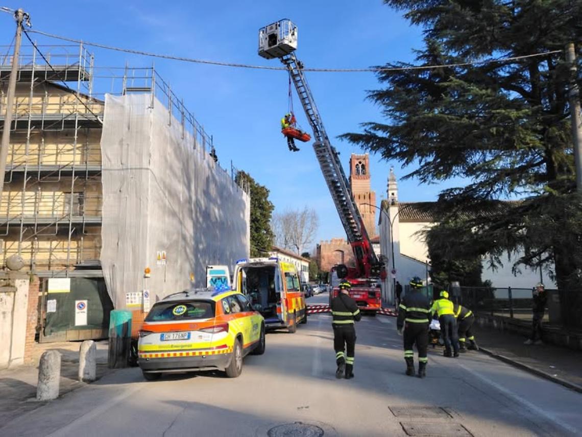Pederobba, malore sul lavoro: operaio soccorso dai Vigili del Fuoco