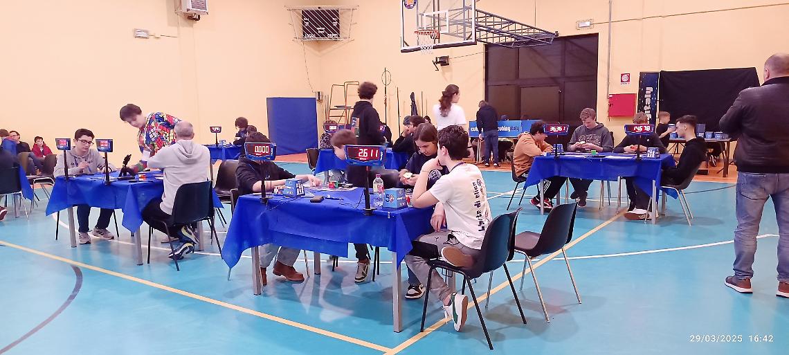Cavarzere al Cubo 2025: al via la competizione sul Cubo di Rubik